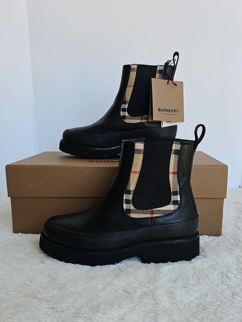 NWT Burberry Kids Vintage Check Detail Leather Chelsea Boots Black EU 32/ US 1 Y